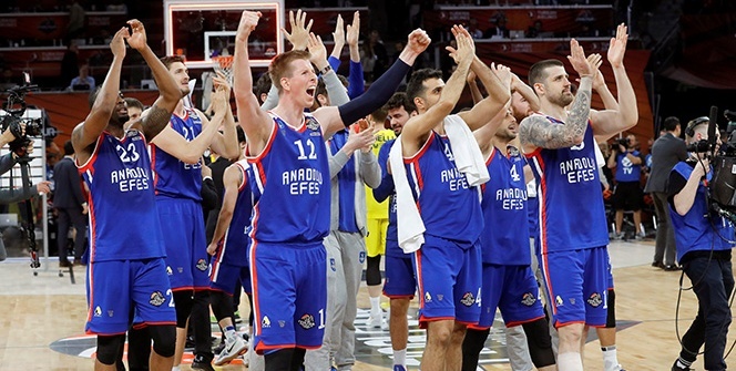 Final Four'daki Türk derbisinde kazanan Anadolu Efes