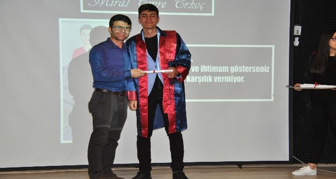 Kars’ta lise son sınıf öğrencileri için mezuniyet töreni
