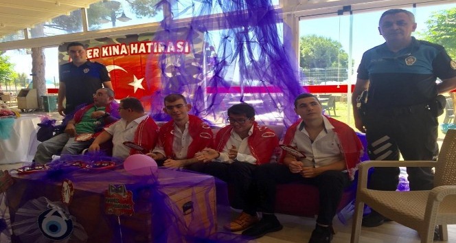 Antalya Polisi engelli gençlerin temsili asker kına törenine katıldı