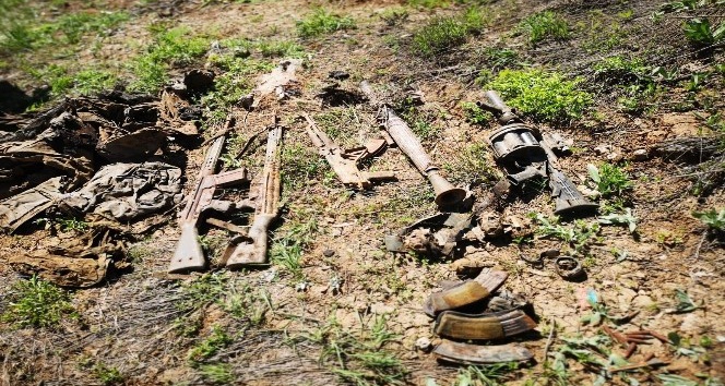 Çukurca kırsalında PKK’ya ait çok sayıda silah ve mühimmat ele geçirildi