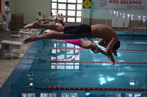 Malatya’da yüzme grup müsabakaları