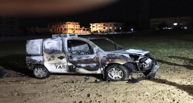 Cizre’de park halindeki araç yandı