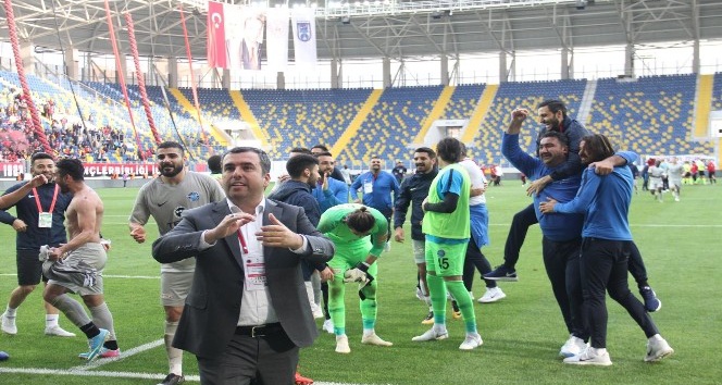 Adana Demirspor’da play-off sevinci ağlattı