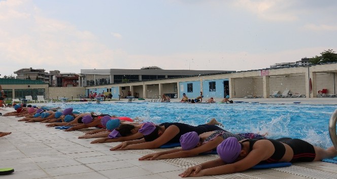 Yunusemre Belediyesi yüzme kursu düzenleyecek