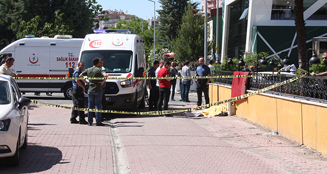 DiyarbakÄ±r'da koca dehÅeti: Otomobilden inen eÅine kurÅun yaÄdÄ±rdÄ±