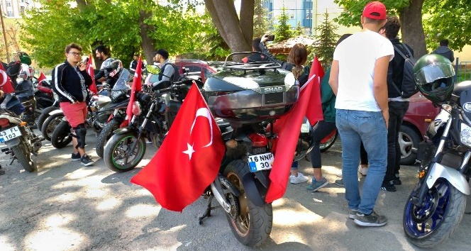 Motosiklet ve off-road’culardan Türk bayraklı kortej
