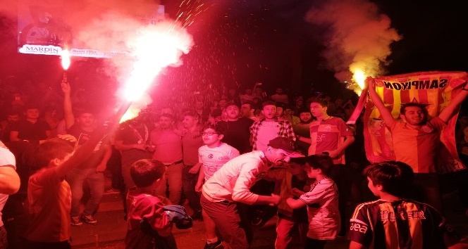 Mardin’de binlerce kişi sokaklara döküldü