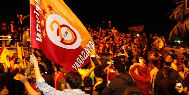Galatasaray'ın 22. şampiyonluğu tüm yurtta çoşkuyla kutlandı