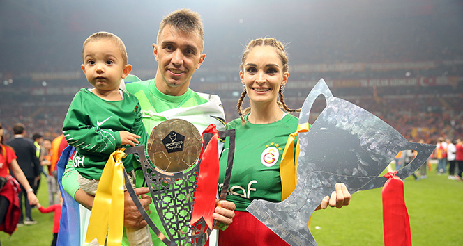 Muslera tarihe geçti