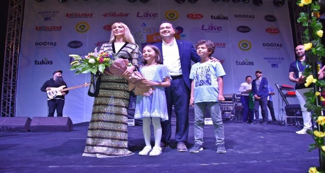 Gökçe, Akhisarlılara unutulmaz bir gece yaşattı