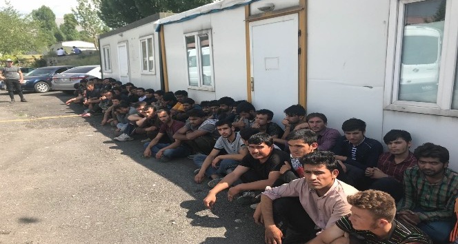 Van’da 77 kaçak göçmen yakalandı
