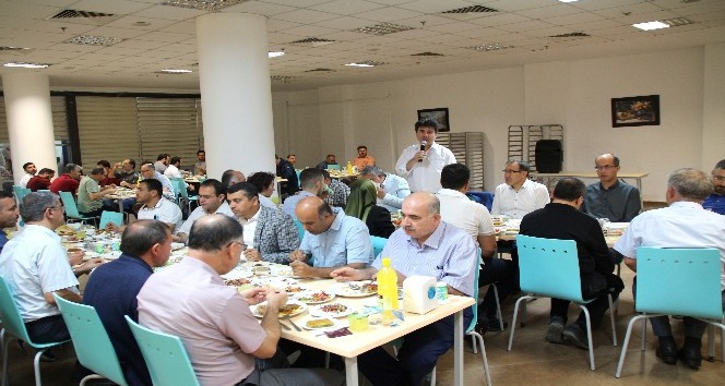 Rektör Karacoşkun, üniversite personeline iftar verdi