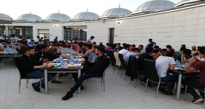 Siirt Müftülüğü’nden üniversite öğrencilerine iftar