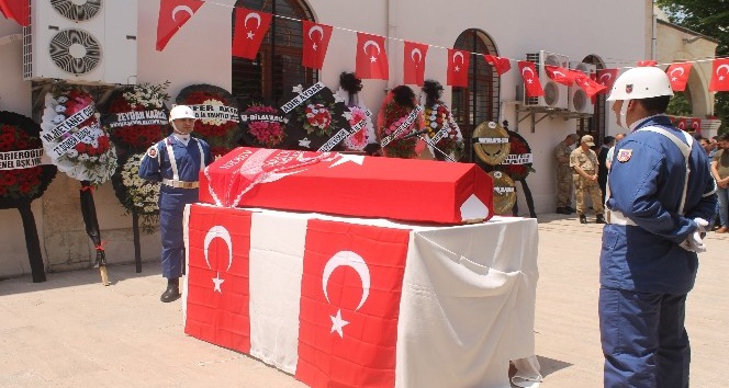 Kalp krizi geçirip şehit olan acemi asker Adana’da toprağa verildi