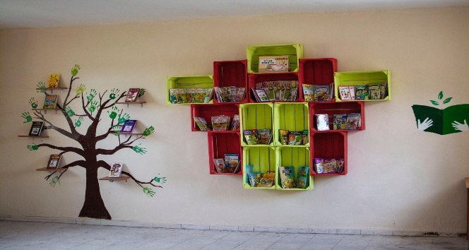 Kars’ta üniversite öğrencilerinden köy okuluna kütüphane