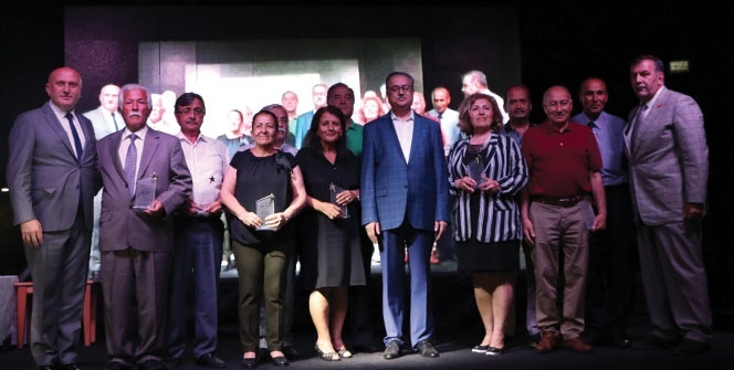 40 yıldan fazla hizmet veren öğretmenlere ’vefa gecesi’