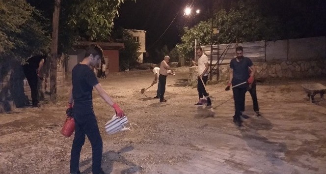 Vatandaşlar mahallelerini temizledi