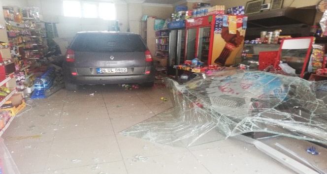 (Özel) Gaz ve freni karıştırdı, markete girdi