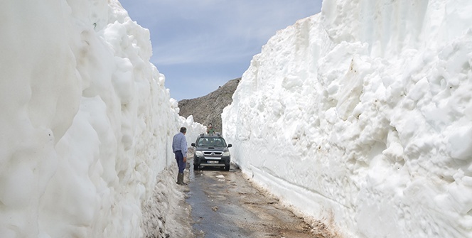 Yer: Antalya  |Kar kalınlığı yer yer 5-10 metreyi buluyor