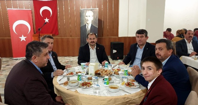 Orhaneli’de Ak Parti İlçe Teşkilatı iftar yemeğinde buluştu