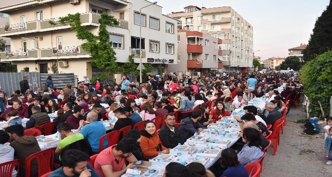 Çanakkale’de vatandaşlar iftar sofrasında buluştu