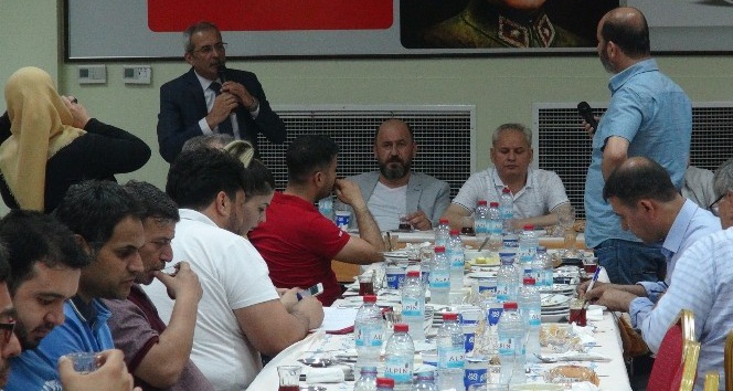 Başkan Bozdoğan, basın mensuplarıyla iftarda buluştu