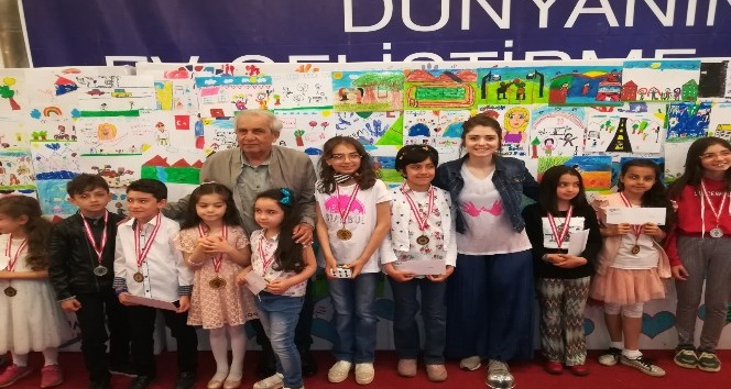 Yetenekli ressamlar Forum Erzurum’da ödüllerini aldı