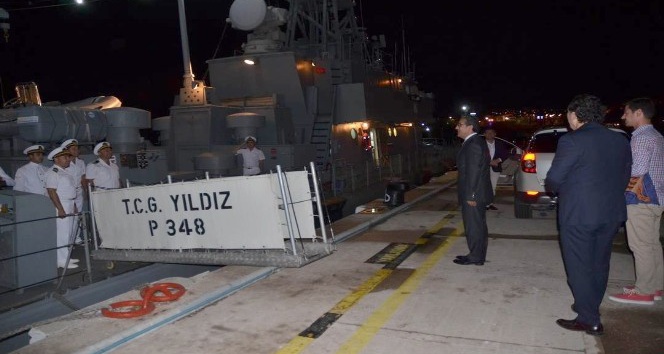 Kuşadası’nda askeri gemiler ziyarete açıldı