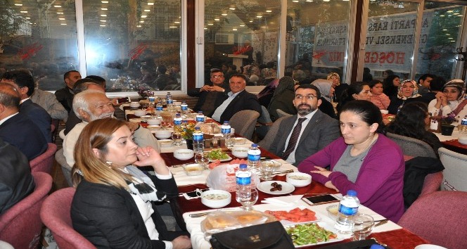 Kars’ta AK Parti’nin iftar yemeği yoğun ilgi gördü