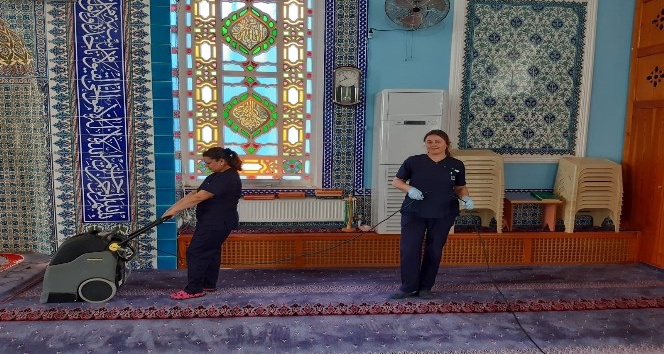 Salihli Belediyesi camileri pırıl pırıl yaptı