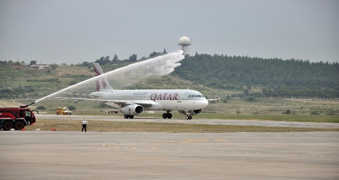 Qatar Airways’in ilk uçağı İzmir’e iniş yaptı