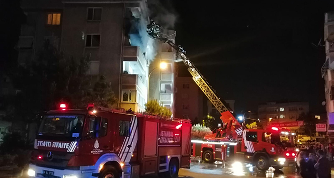 Tuzlada bir binanın beşinci katında yangın çıktı