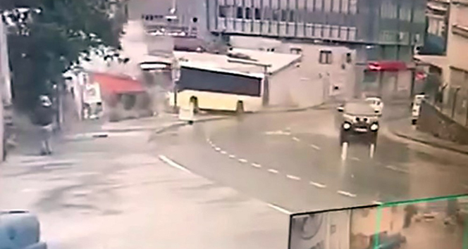 Pendik’de İETT otobüsünün feci kazası kamerada
