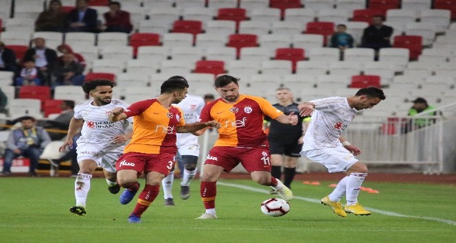 Spor Toto Süper Lig: DG Sivasspor: 2 - Galatasaray: 2 (İlk yarı)