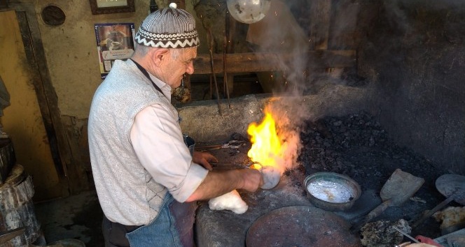 200 derecelik sıcakta, 66 yıldır orucunu tutuyor