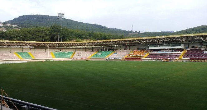 UEFA yetkilileri Alanya Bahçeşehir Okulları Stadyumunu denetledi