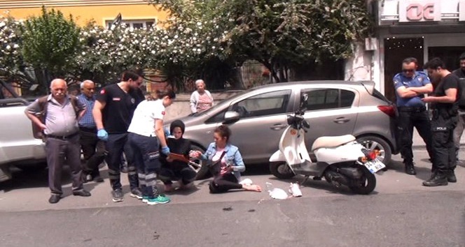 Fatih’te bir araç tarafından sıkıştırılan kadın motosikletli, yere düşerek yaralandı