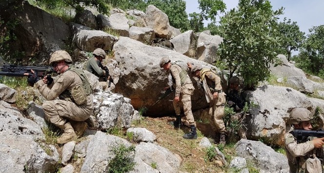Siirt’te toprağa gömülü PKK’ya ait mühimmat ele geçirildi