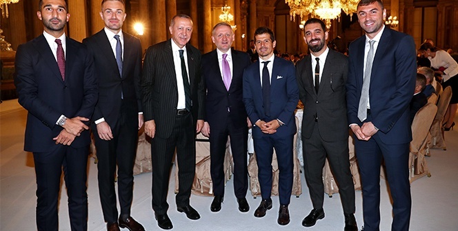 Cumhurbaşkanı Erdoğan, sanatçı ve sporcularla iftarda bir araya geldi