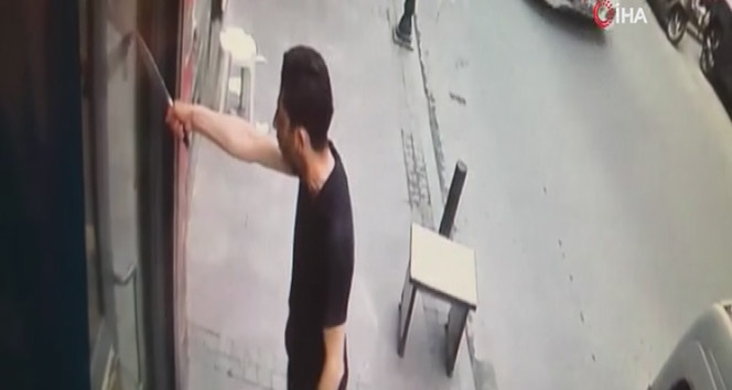 Beşiktaş’ta eşiyle kavga eden şahıs ekmek bıçağıyla terör estirdi