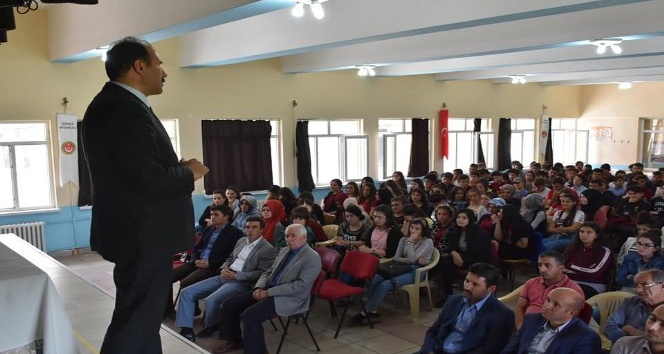 Milli Eğitim Müdürü Aziz Gün, Üzümlü’de okulları denetledi