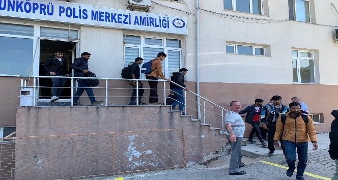 Edirne’de 40 kaçak göçmen yakalandı