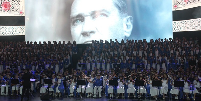 1000 kişilik dev öğrenci kadrosu Milli Mücadele’nin 100. yılını taçlandırdı
