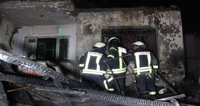 8 kişilik Afgan ailenin kaldığı evde çıkan yangın korkuttu