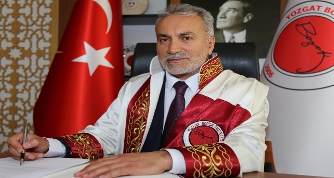 Yeni rektör, çiçek yerine şehit aileleri yararına bağış istedi