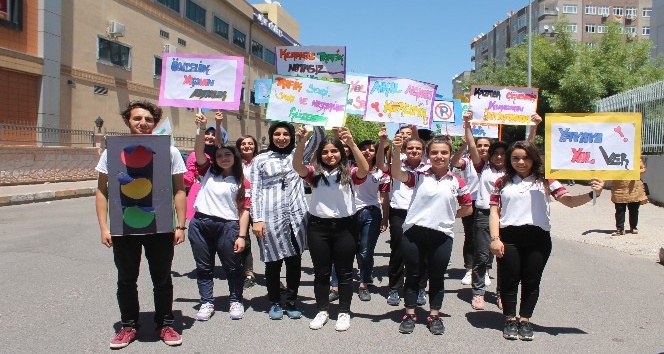 Diyarbakırlı öğrenciler ‘trafikte önce yaya’ dedi