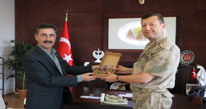 JAKEM Komutanı Albay Altın, Uçhisar Belediye Başkanı Süslü’yü ziyaret etti