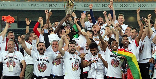 Gazişehir Gaziantep kupayı aldı