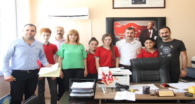 Atık yağ toplayan okullara bilgisayar ve fotokopi makinesi