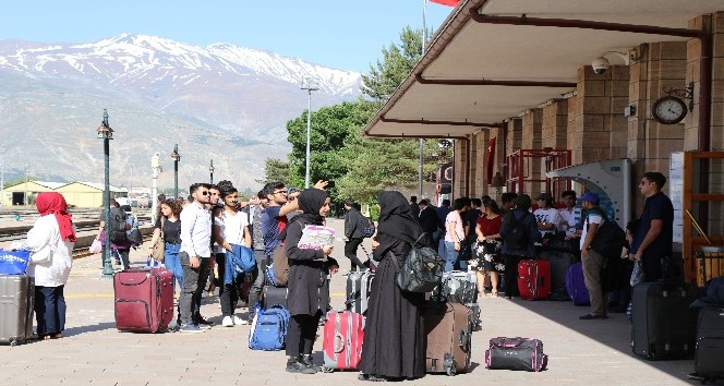 Erzincan’da bayram dolayısıyla trenlerdeki doluluk oranı yüzde yüze ulaştı
